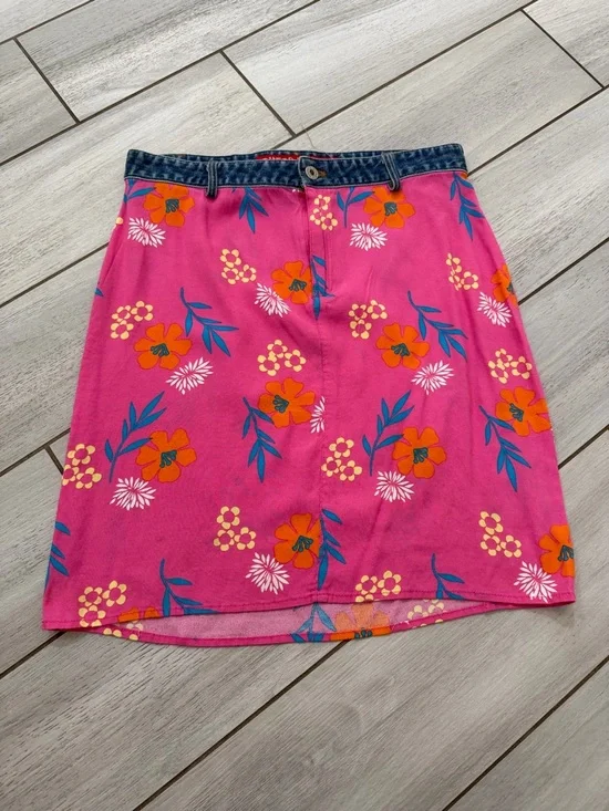 Guess Pink Floral Mini Skirt with Denim-Look Waistband - Picture 2 of 6